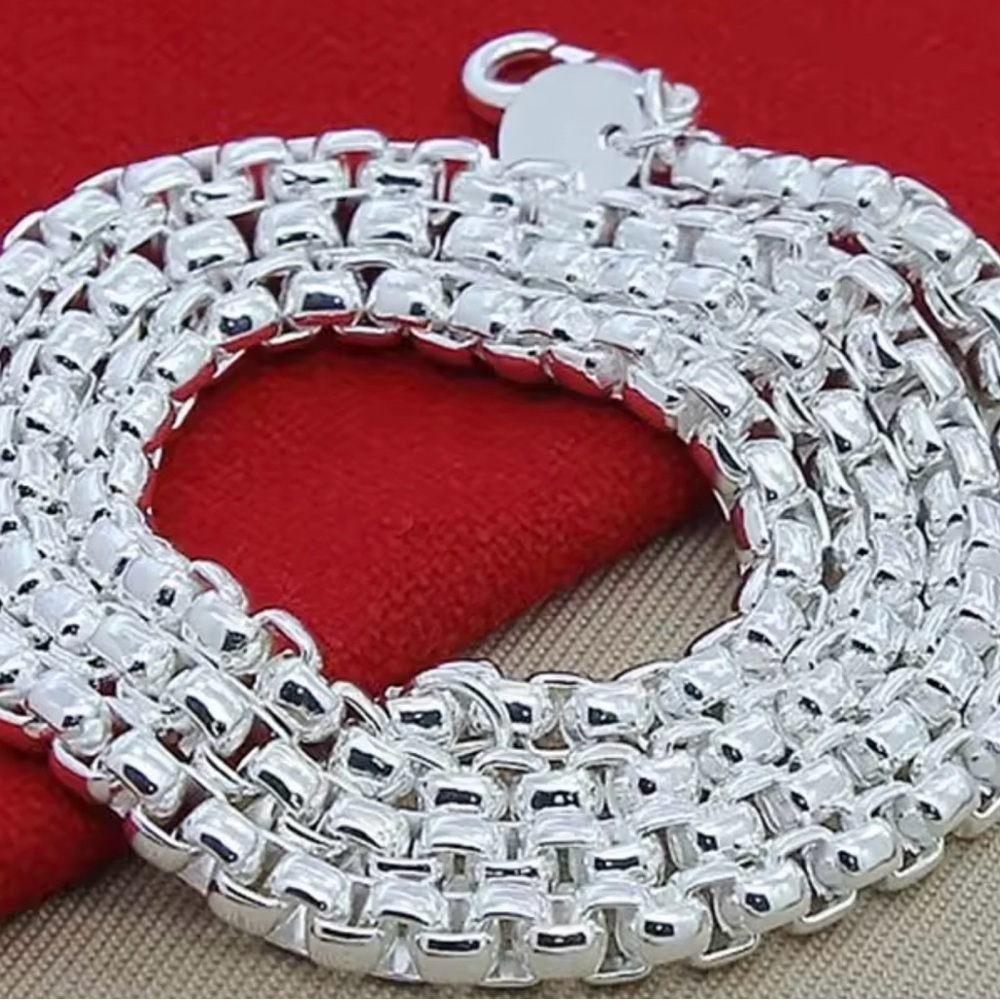 New 18 Inch Round Box Silver Chain - Picture 9 of 9